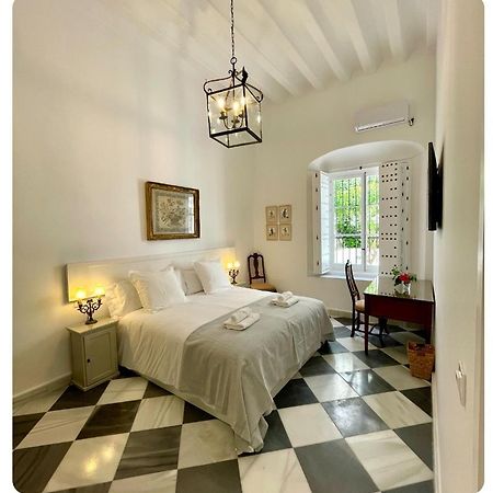 Gatu Premium Apartamento Palacio Oneto Con Jardin Privado " Preferente Mayores De 25 Anos Y Familias " إل بويرتو دي سانتا ماريا المظهر الخارجي الصورة