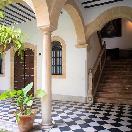 Gatu Premium Apartamento Palacio Oneto Con Jardin Privado " Preferente Mayores De 25 Anos Y Familias " إل بويرتو دي سانتا ماريا المظهر الخارجي الصورة