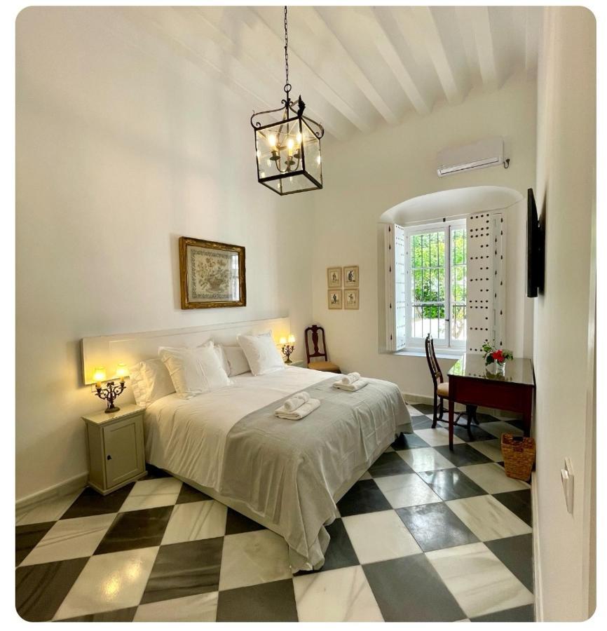 Gatu Premium Apartamento Palacio Oneto Con Jardin Privado " Preferente Mayores De 25 Anos Y Familias " إل بويرتو دي سانتا ماريا المظهر الخارجي الصورة