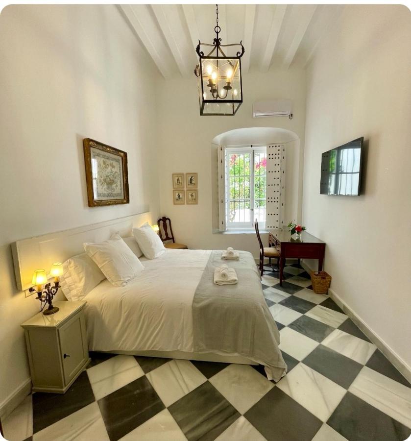 Gatu Premium Apartamento Palacio Oneto Con Jardin Privado " Preferente Mayores De 25 Anos Y Familias " إل بويرتو دي سانتا ماريا المظهر الخارجي الصورة