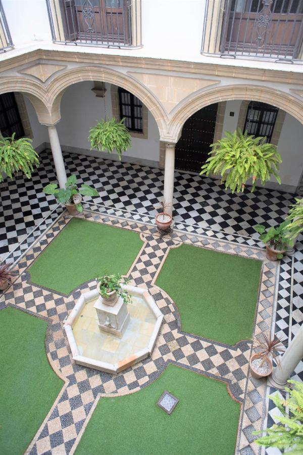 Gatu Premium Apartamento Palacio Oneto Con Jardin Privado " Preferente Mayores De 25 Anos Y Familias " إل بويرتو دي سانتا ماريا المظهر الخارجي الصورة