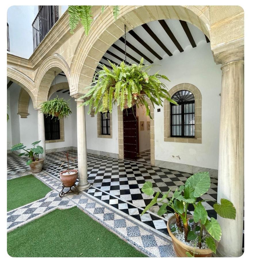 Gatu Premium Apartamento Palacio Oneto Con Jardin Privado " Preferente Mayores De 25 Anos Y Familias " إل بويرتو دي سانتا ماريا المظهر الخارجي الصورة