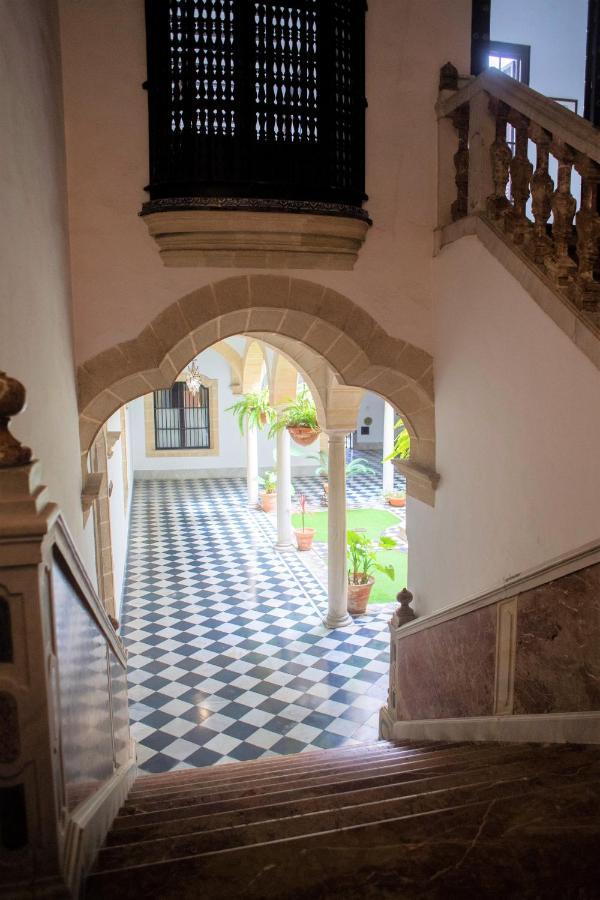 Gatu Premium Apartamento Palacio Oneto Con Jardin Privado " Preferente Mayores De 25 Anos Y Familias " إل بويرتو دي سانتا ماريا المظهر الخارجي الصورة